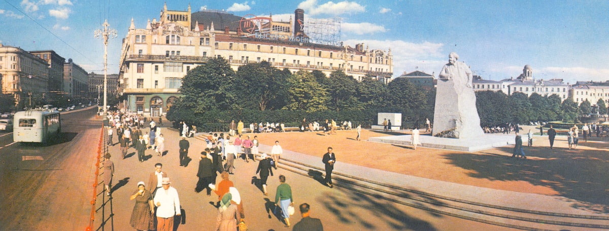 Monumento a Karl Marx en el centro de Moscú en los años 60, origen de la expresión Golubój