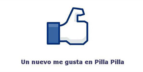 Logotipo del Proyecto Pilla Pilla, símbolo de "me gusta" con el pulgar doblado, en color azul sobre fondo blanco, con el texto "Un nuevo me gusta en Pilla Pilla"