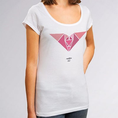 T-shirt Lepakko | Lesbian Dictionary Finnish Close-up photograph of a white T-shirt worn by a girl with the Lepakko drawing, a bat drawn in origami style, composed with triangles of different shades of pink.