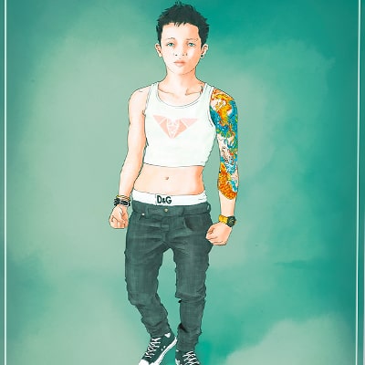 Imagen en color con la ilustración Tomboy sobre un fondo verde manchado de blancos.